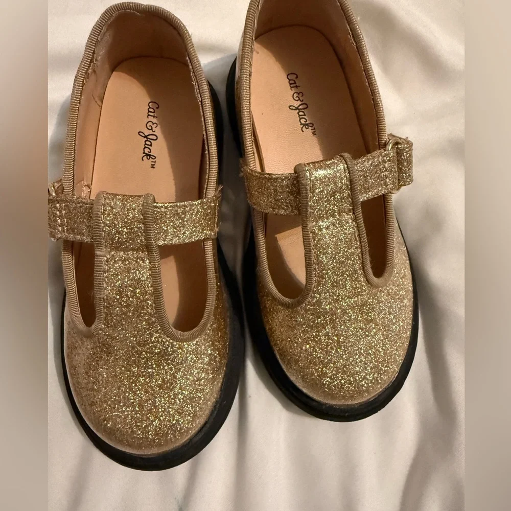 Girls' Cat & Jack Gold Wende T-Strap Mary Jane Flats size 8